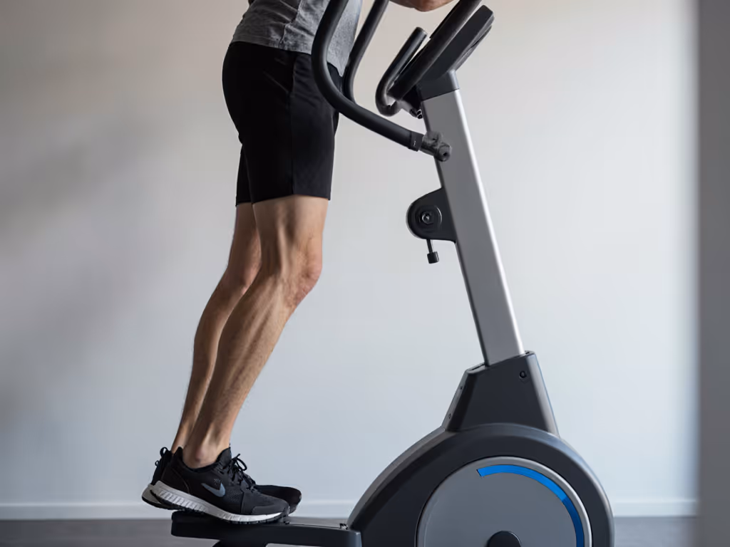 tall_person_struggling_on_standard_elliptical